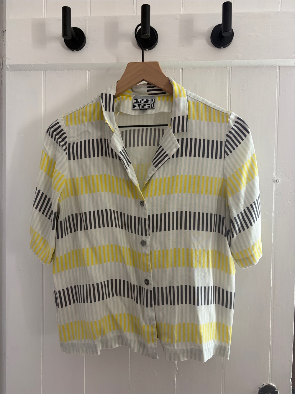 Dusen Dusen graphic print button up